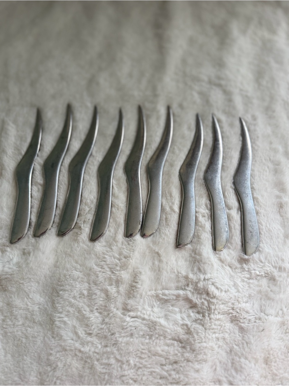 Vintage Set of 9 Curved Seafood/Serving Knives – Unique Silver-Tone Utensils